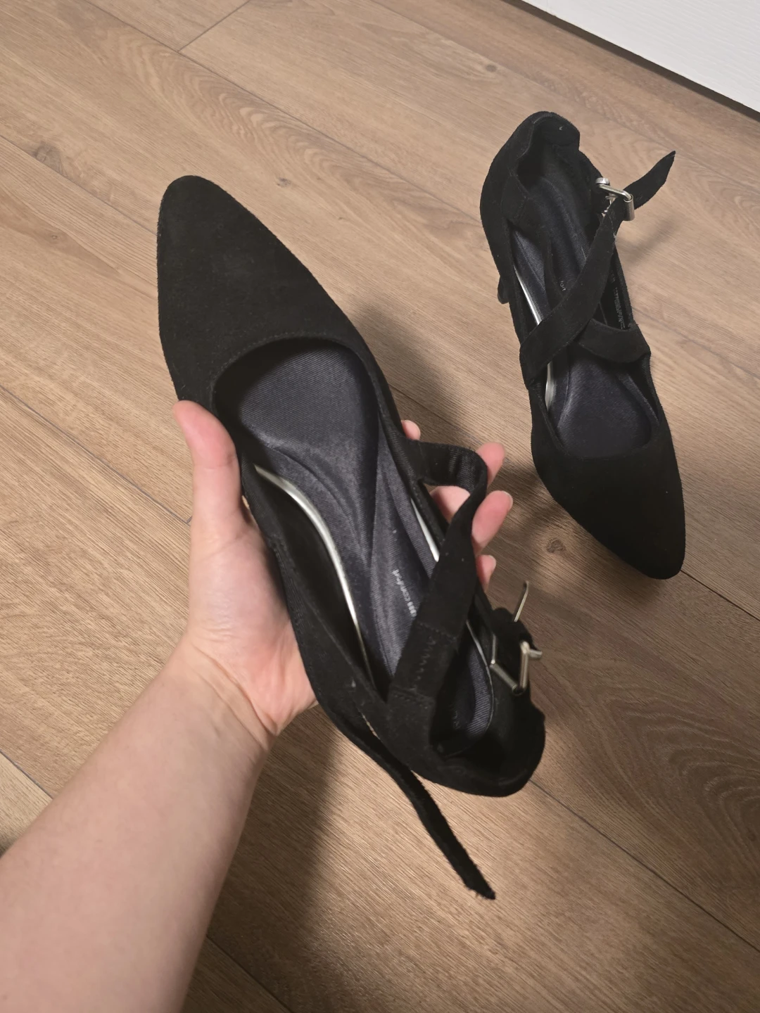 Black 8.5 women's suede heels - photo 2