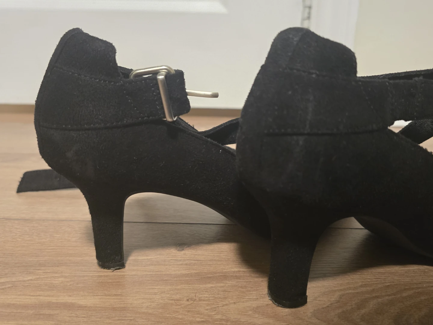 Black 8.5 women's suede heels - photo 4