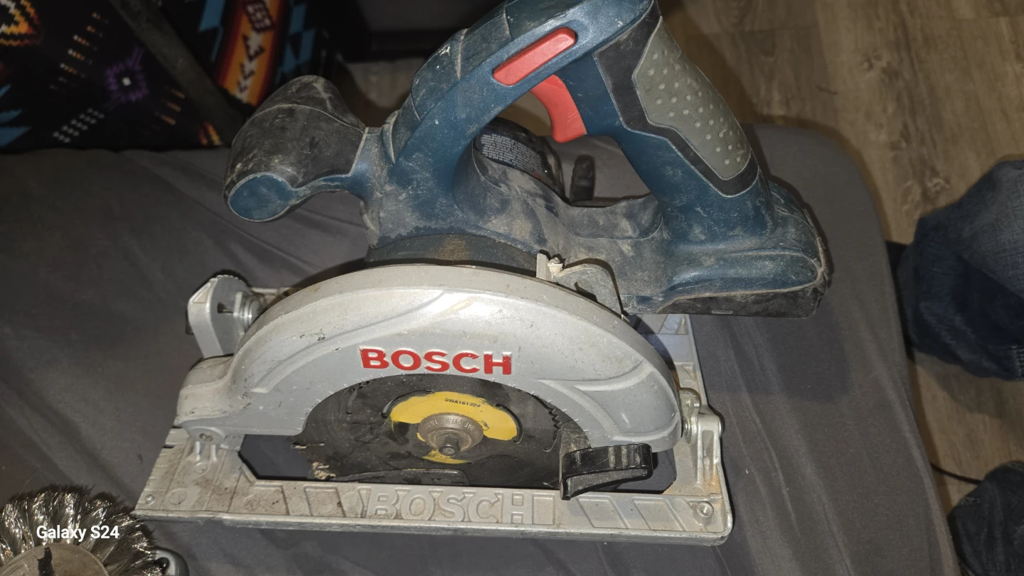 Bosch Cordless Circular Saw (read description)