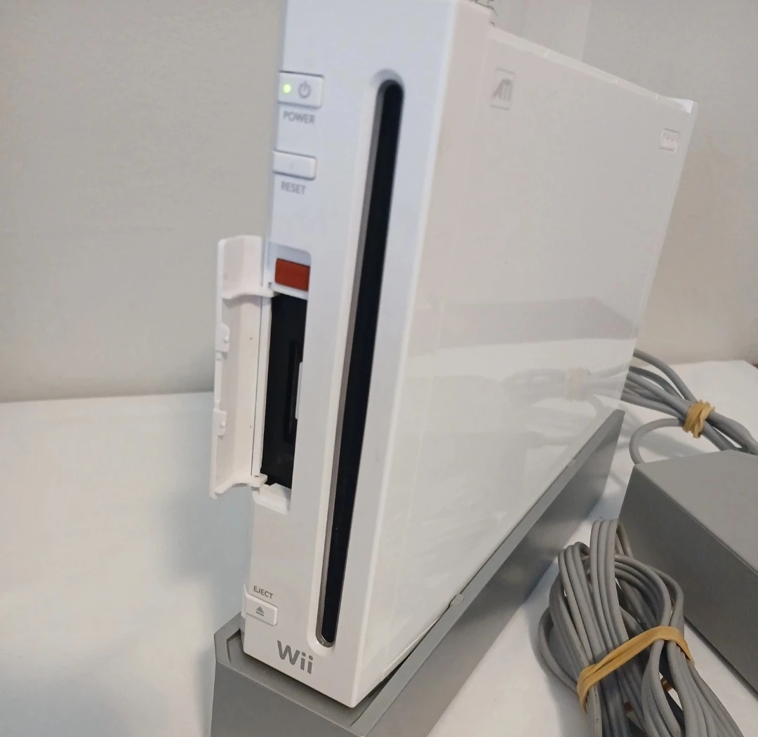 Nintendo Wii RVL-001-  Tested, And Working - photo 2
