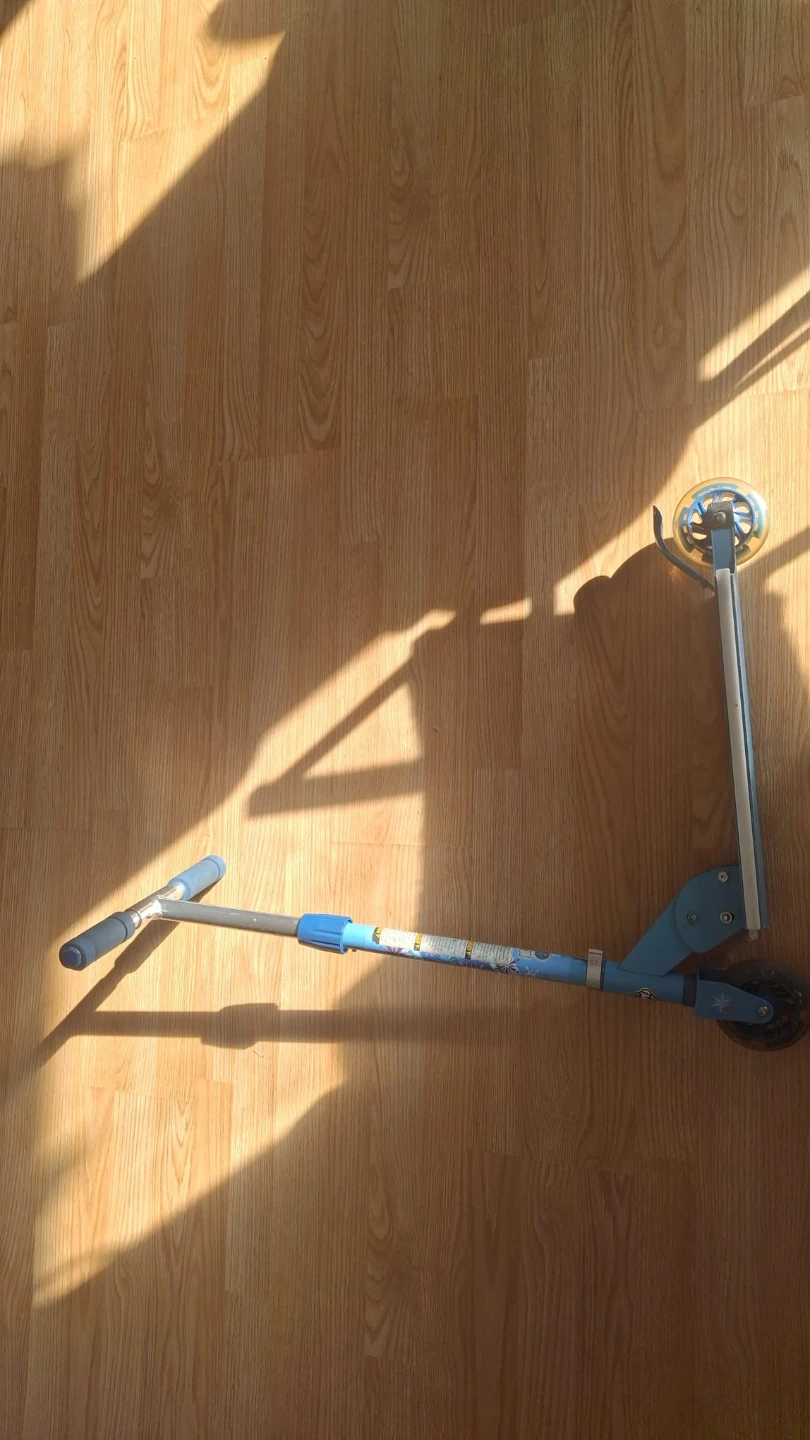 Kids Frozen Scooter
