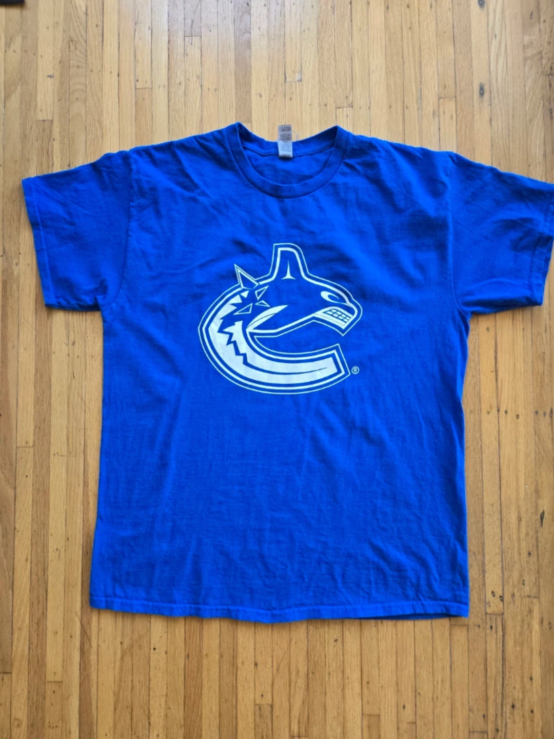 Large Vancouver Canucks T-Shirt