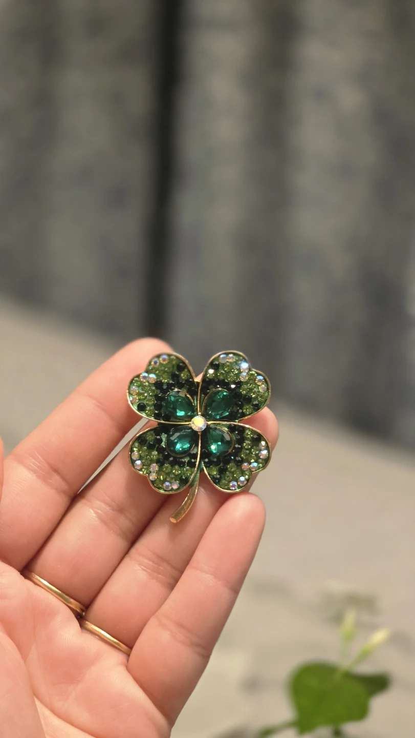 Sparkly Four Leaf Clover Brooch Pin - photo 2