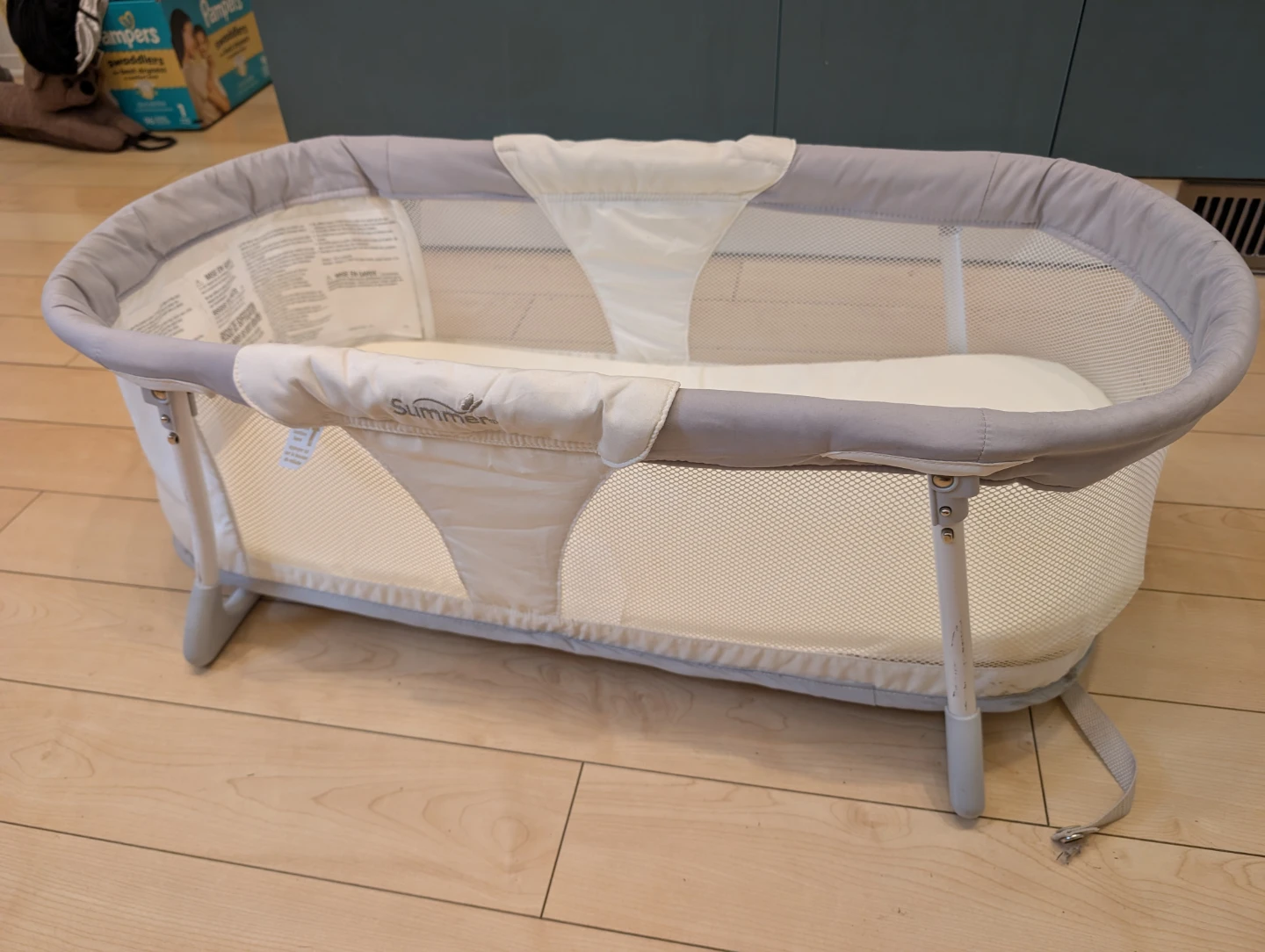 Foldable bassinet
