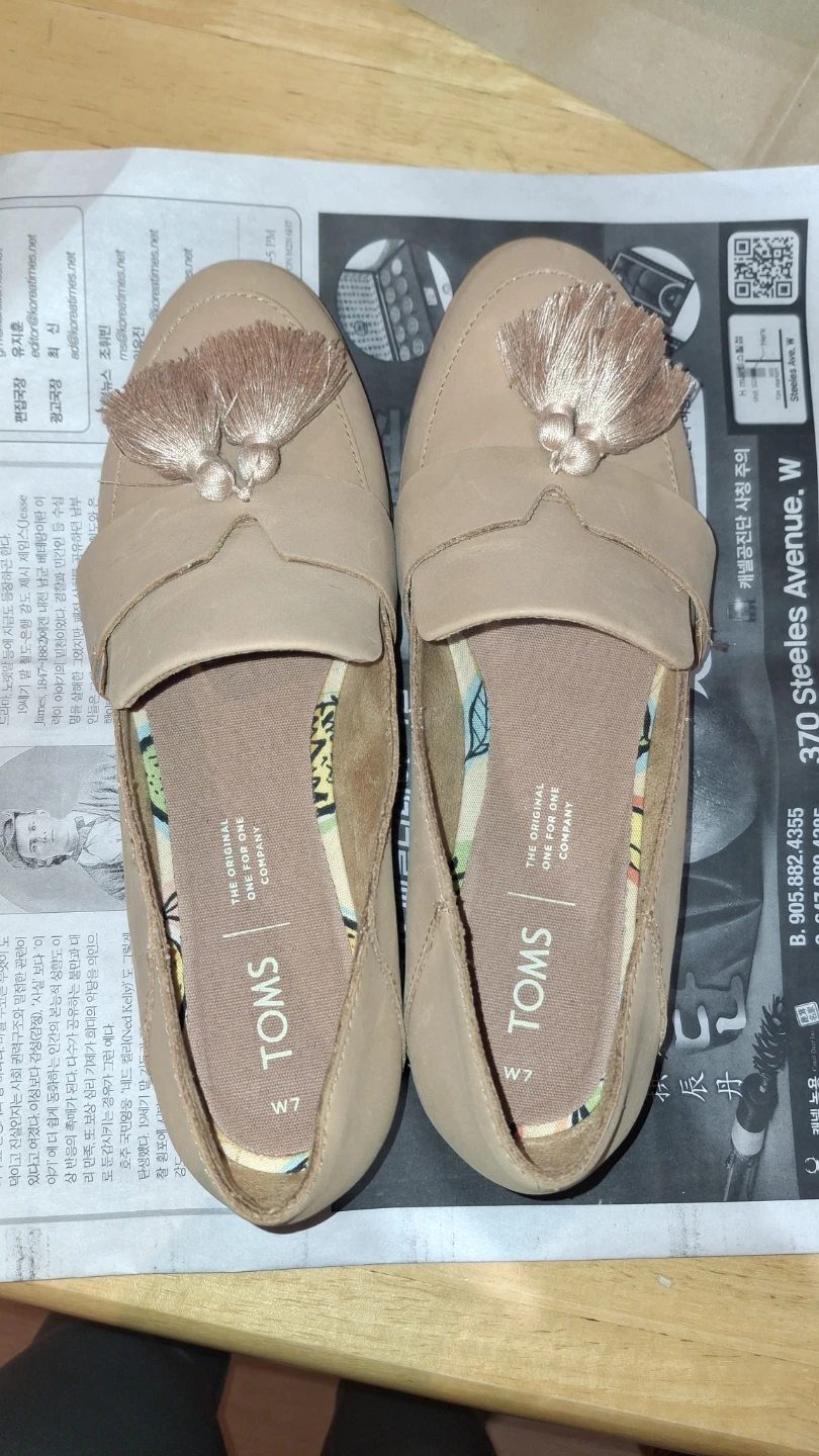 Toms W7 Loafers Tan Tassel Shoes