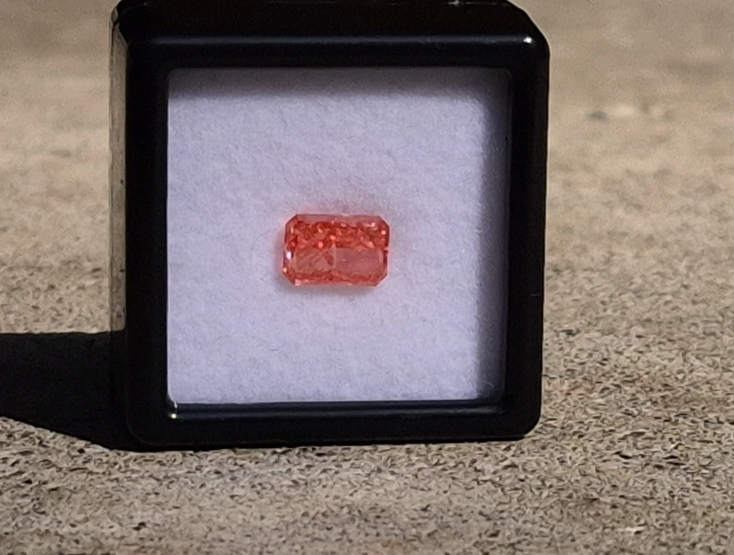 Laboratory Grown Diamond 1.08 Carat Fancy Vivid Pink Radiant Cut - photo 2