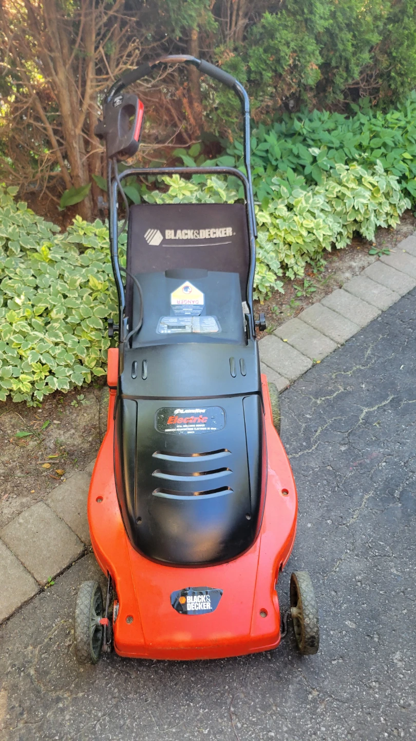 19" BLACK+DECKER Big Electric Lawn Mower