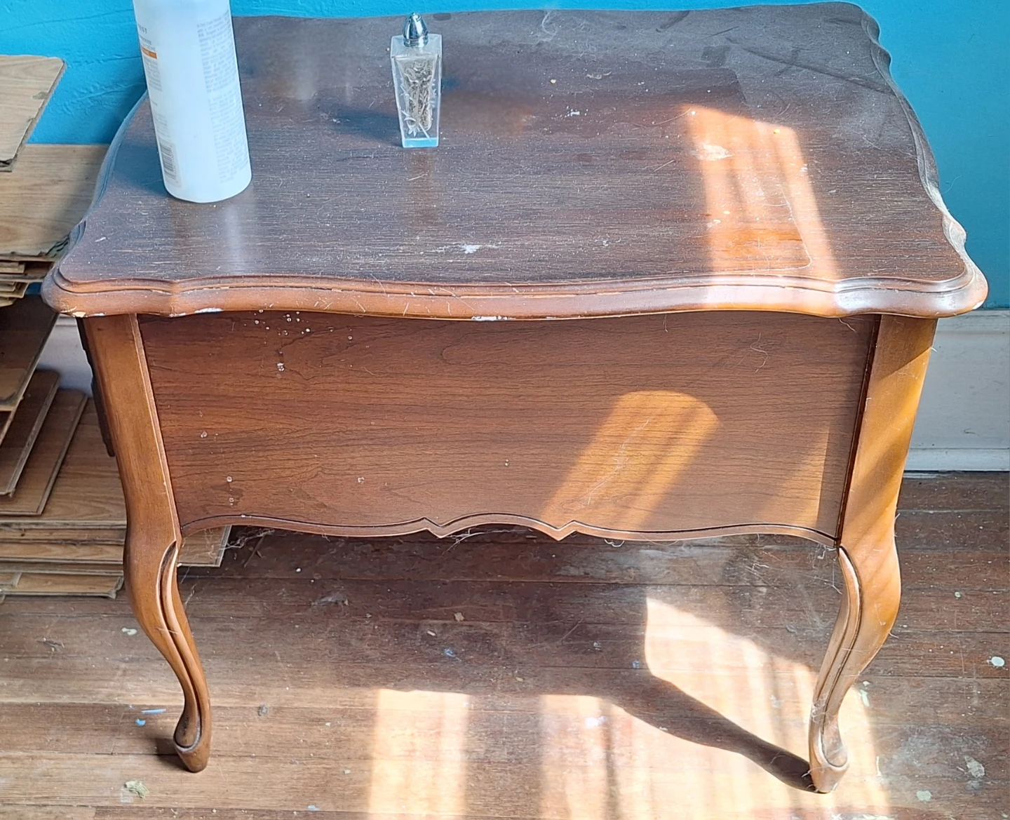 Vintage Wooden Side Table ⚽