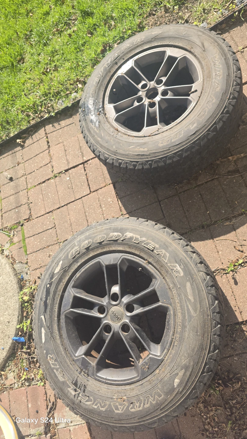 Set of 2 Jeep Wrangler Tires with Rims - photo 4