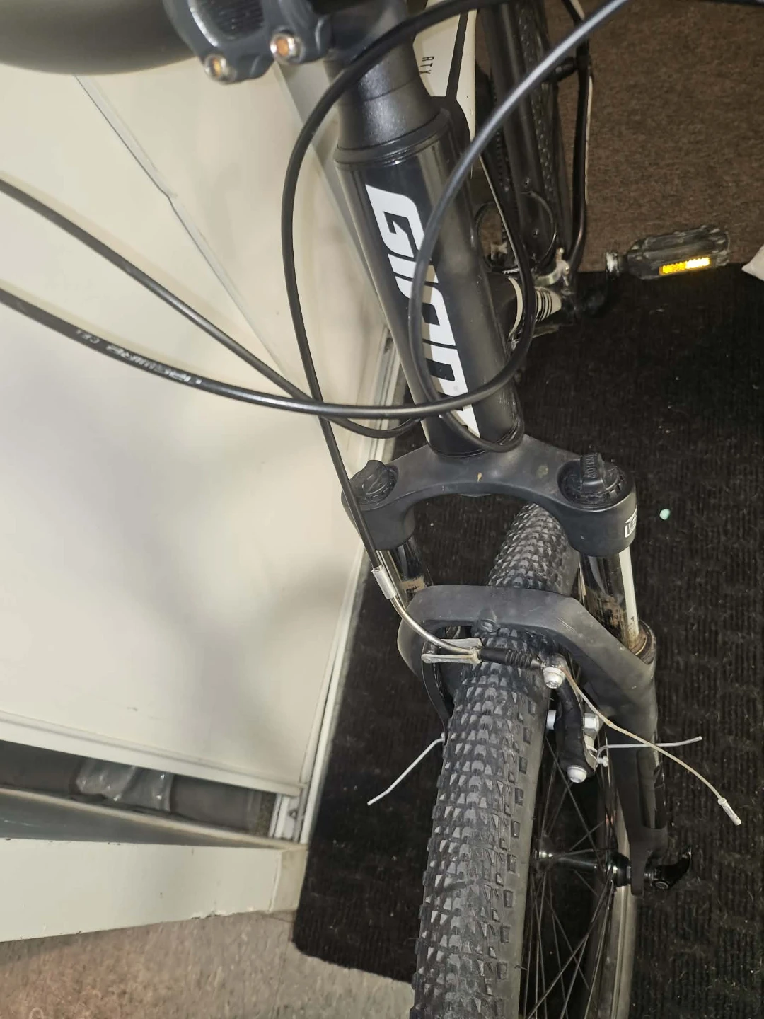 Giant ATX Mountain Bike - photo 2