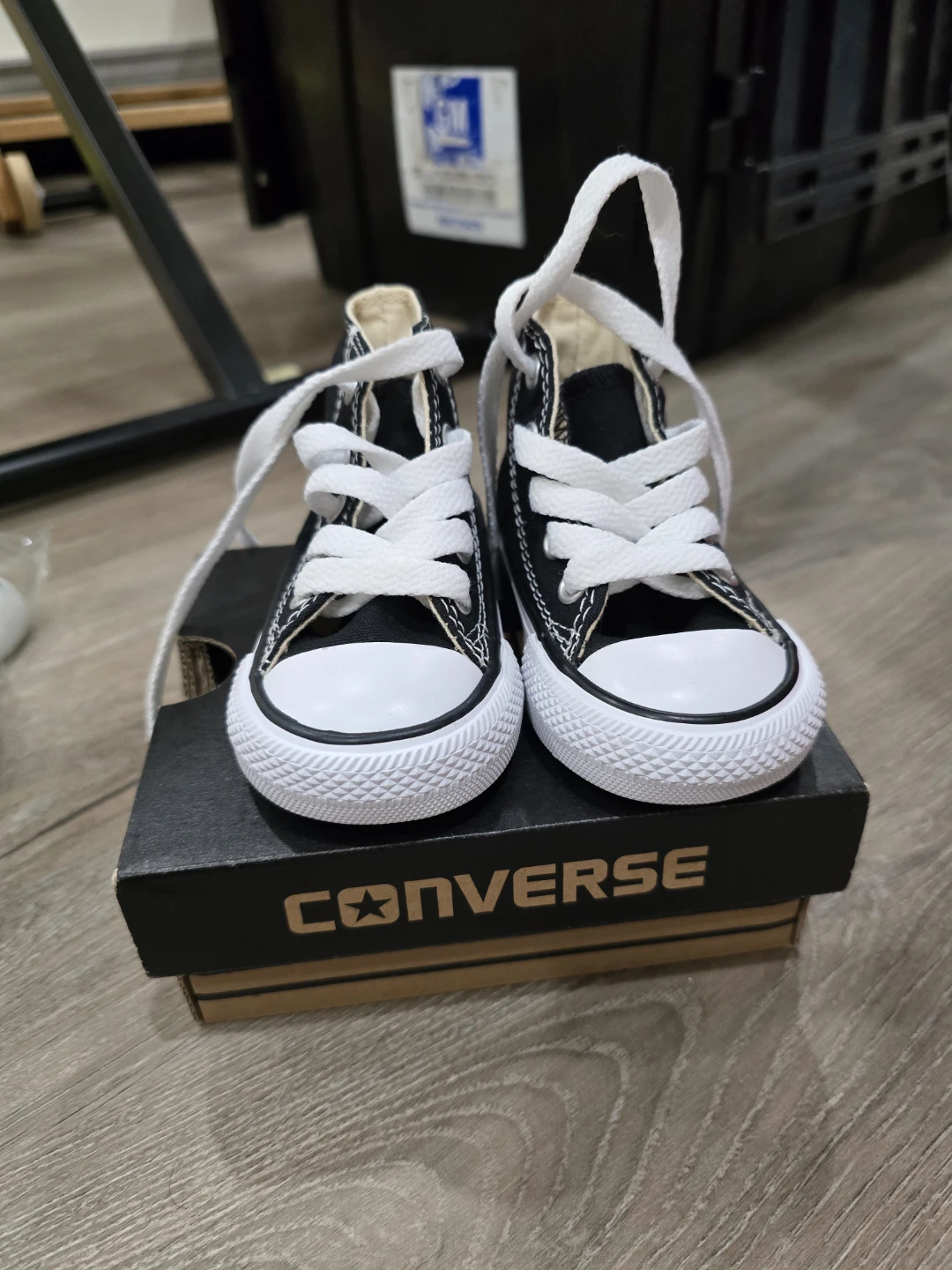 [BRAND NEW] Infant Converse with Box - Size 3C