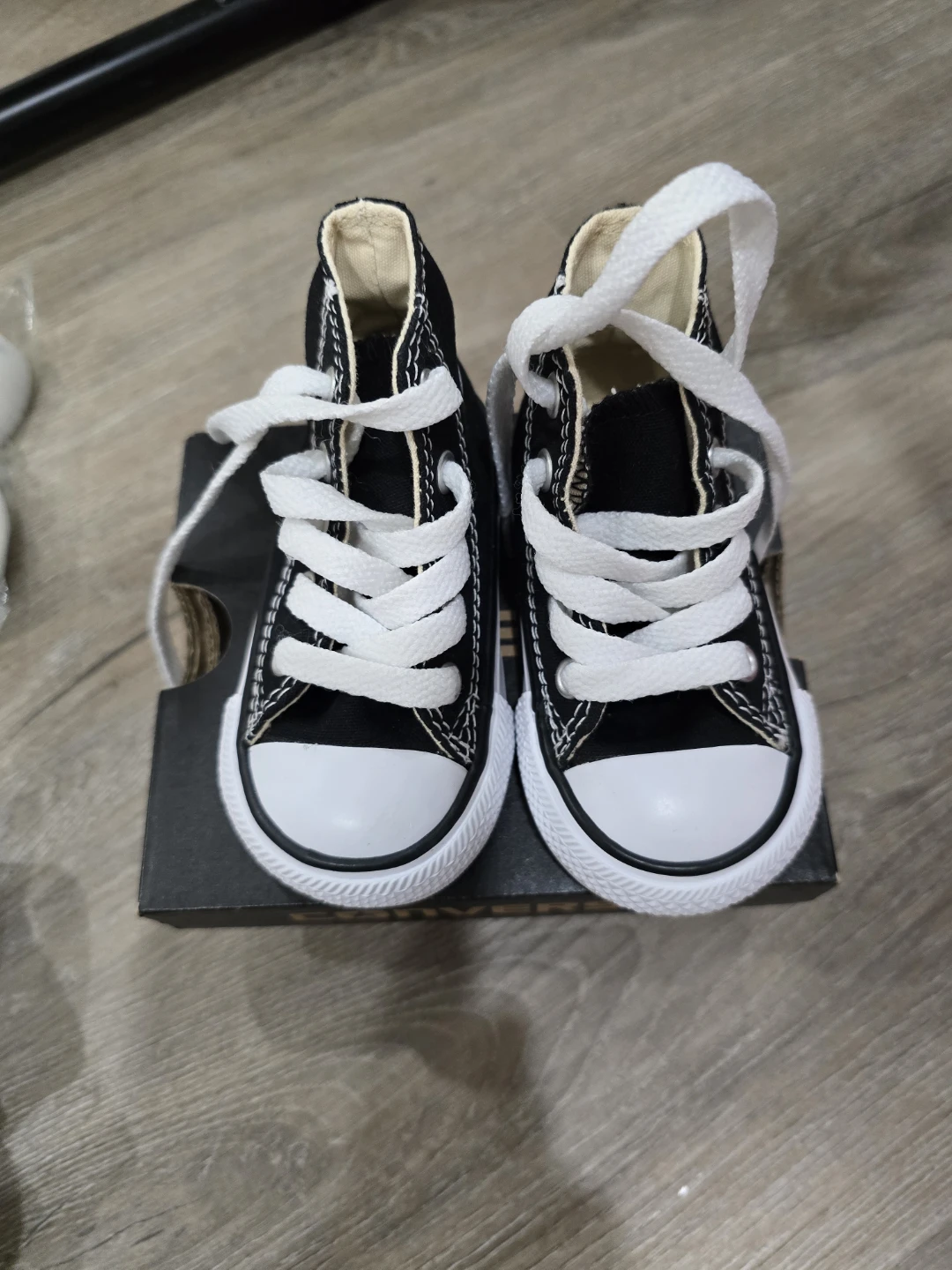 [BRAND NEW] Infant Converse with Box - Size 3C - photo 2
