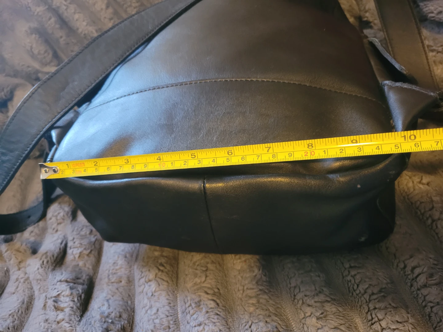 Roots Black Leather Backpack urban chic GUC - photo 4