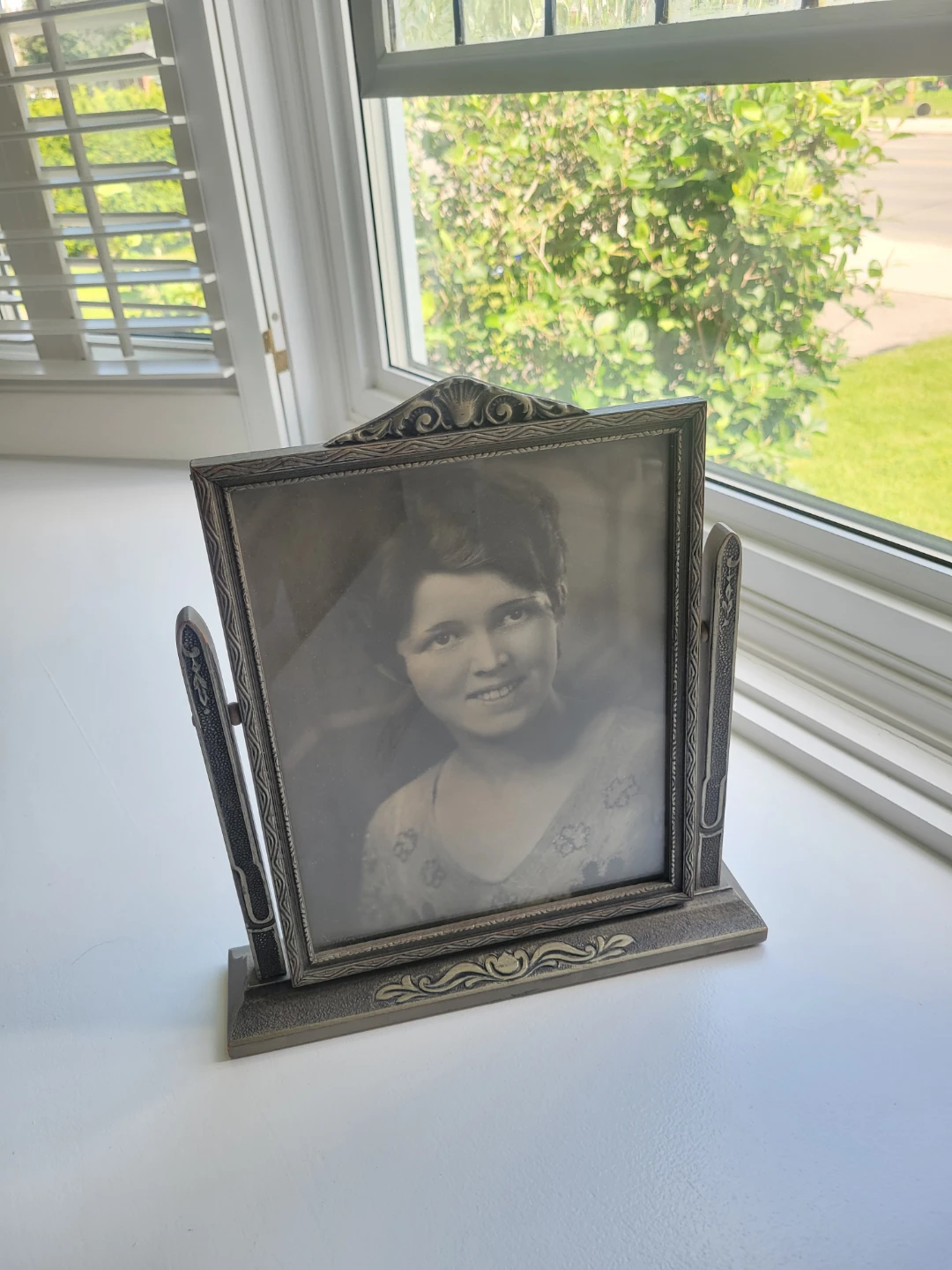 Vintage Art Deco Wood Swivel Picture Frame.  8 x 10 Frames