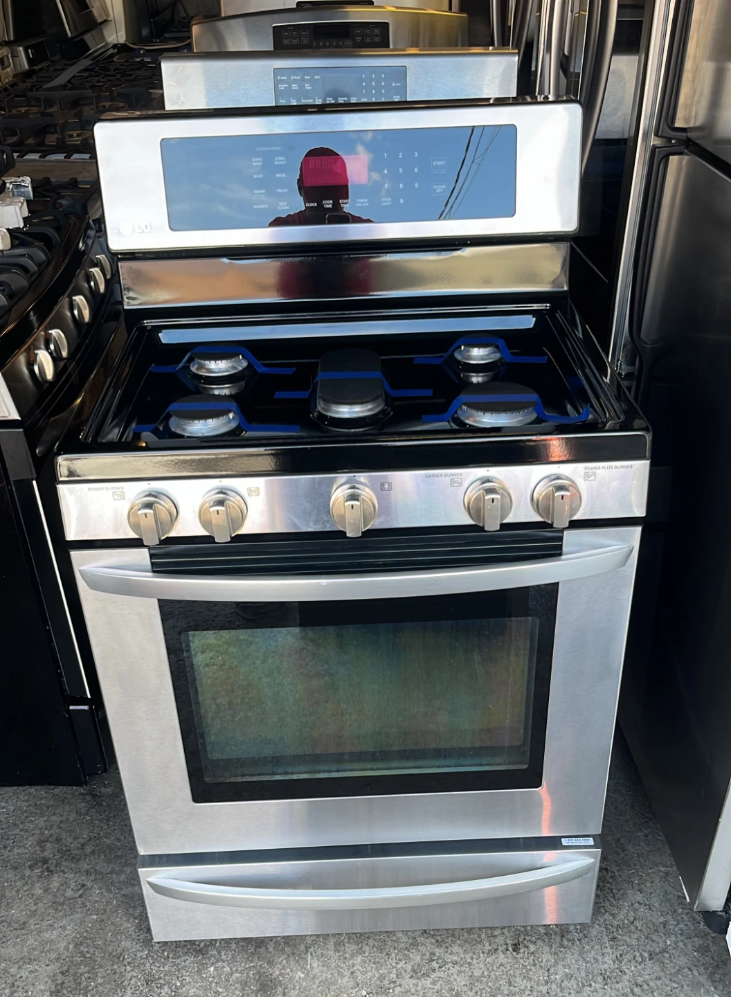 LG Gas Range Oven - photo 2