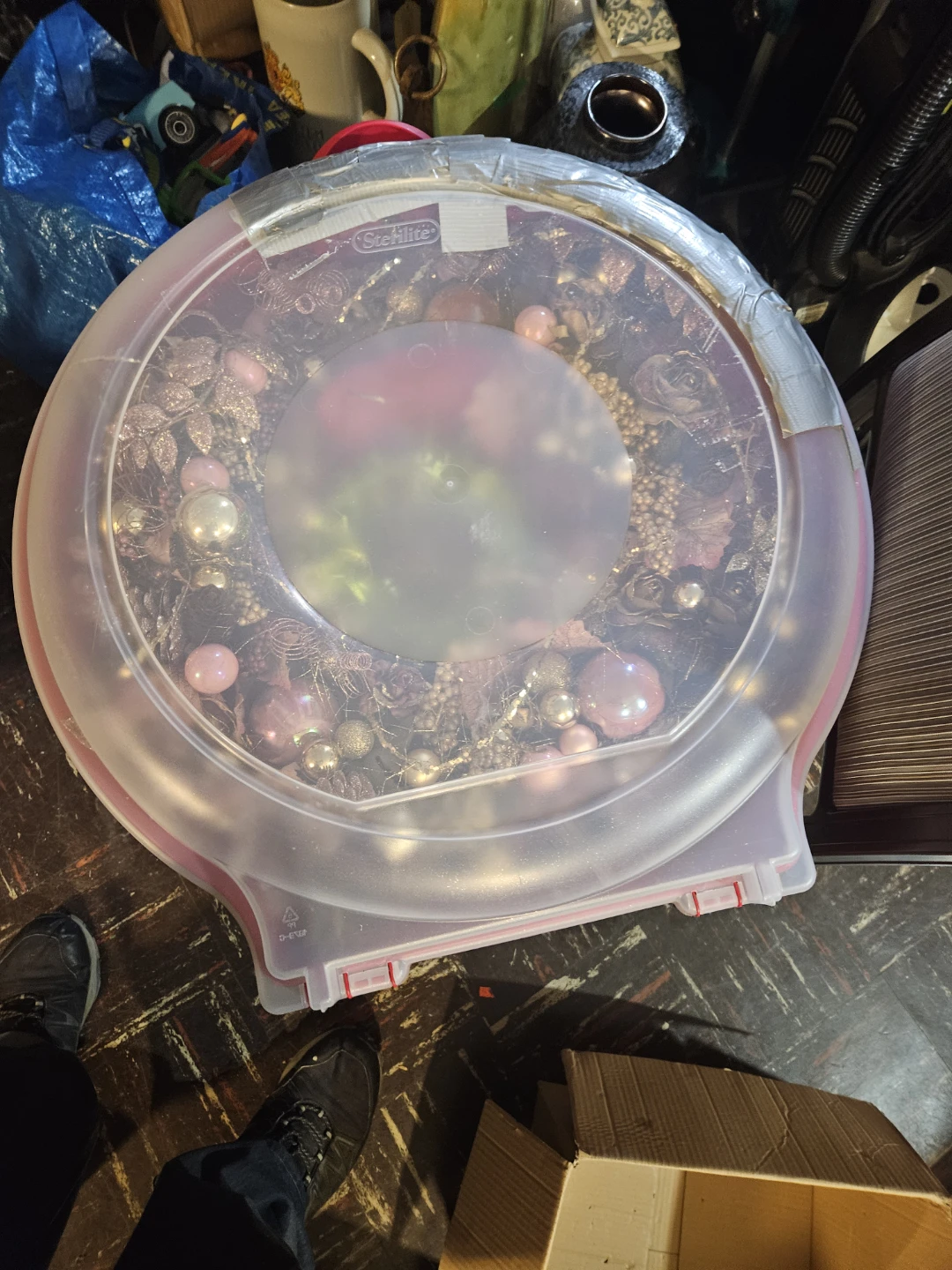 Sterilite Plastic Wreath Container - photo 2
