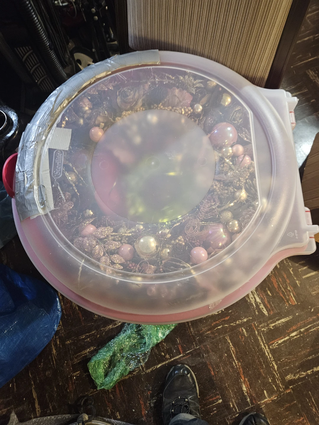 Sterilite Plastic Wreath Container - photo 3