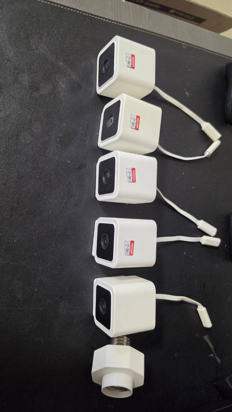 5 x  wyze Cam v3 + lamp socket bundle