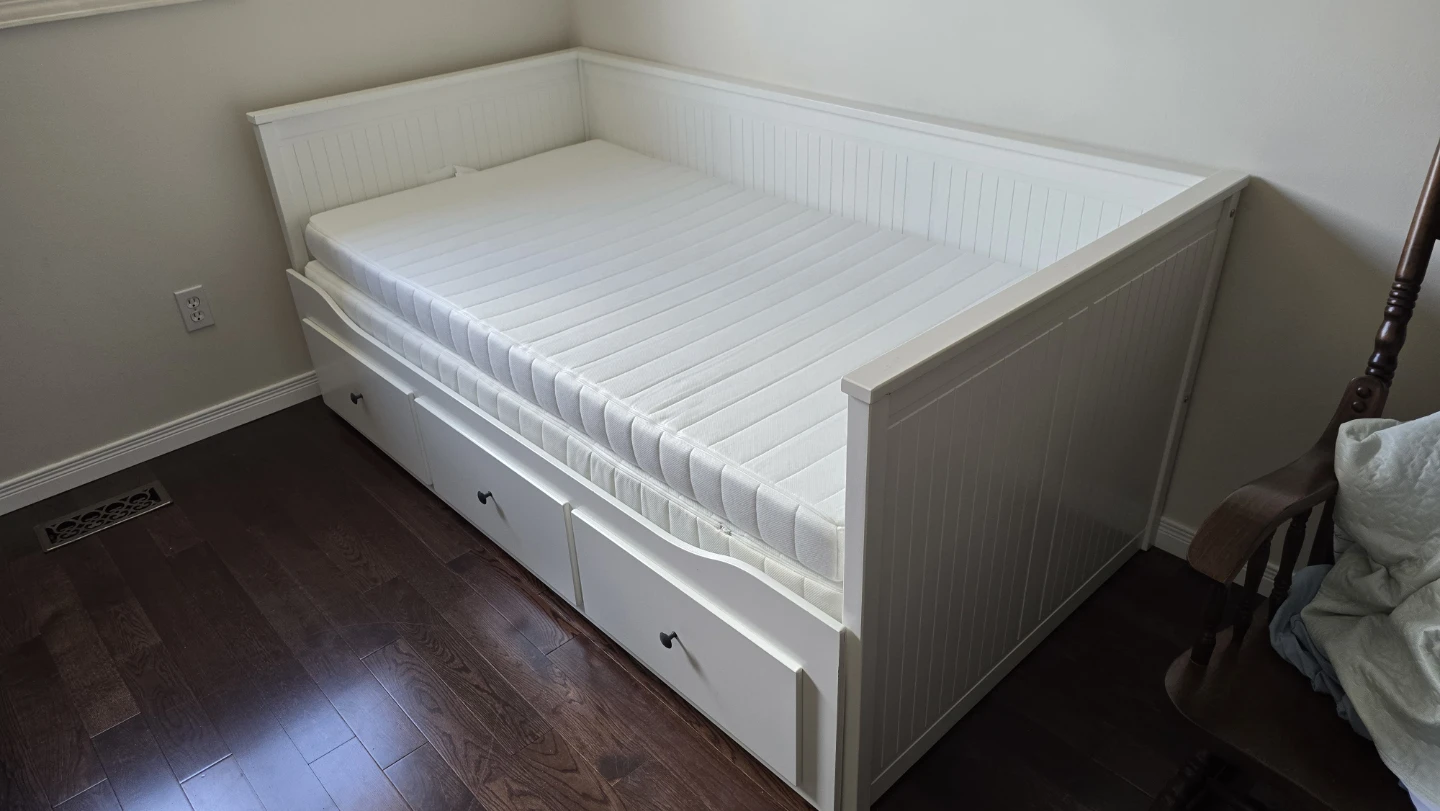White Ikea Hemnes Daybed with Drawers