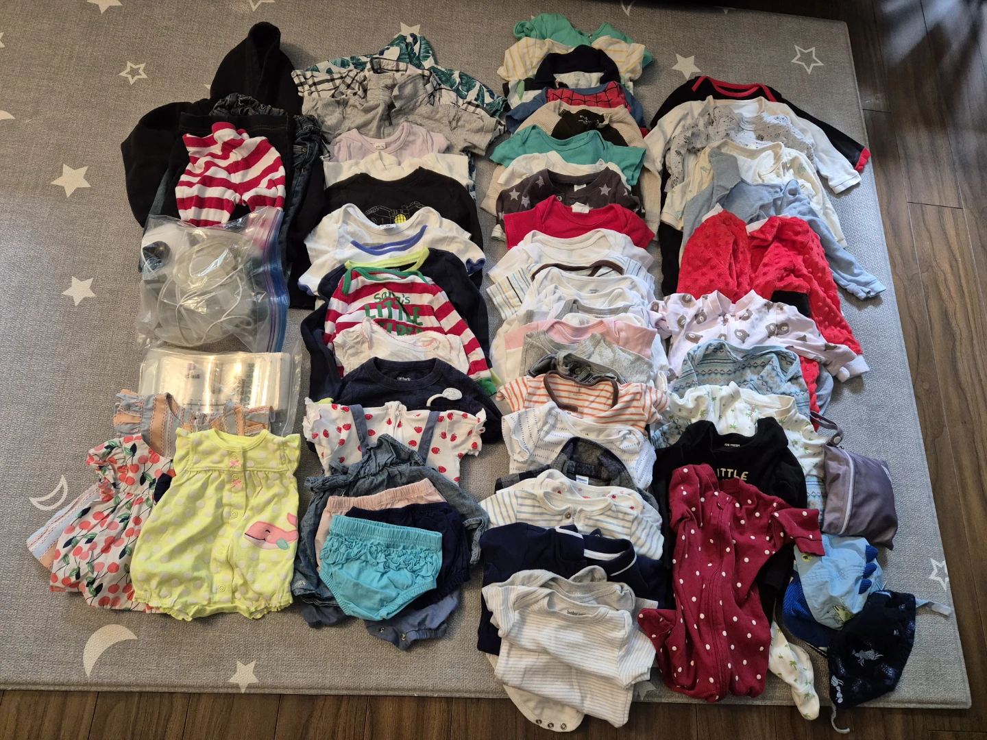 Baby clothes, breast pump. - photo 2
