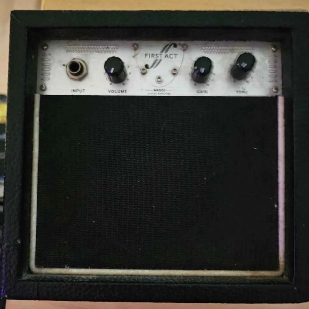 First Act MA003 Guitar Amplifier