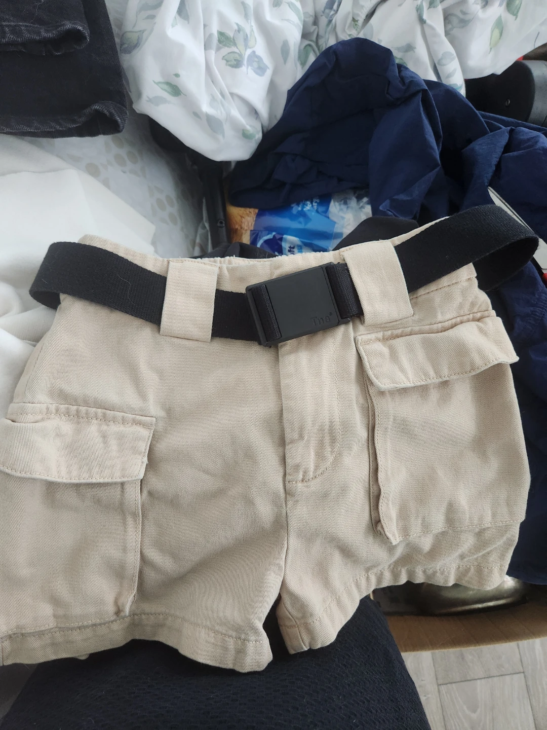 Aritzia TNA Beige Cargo Shorts with Belt 2XS