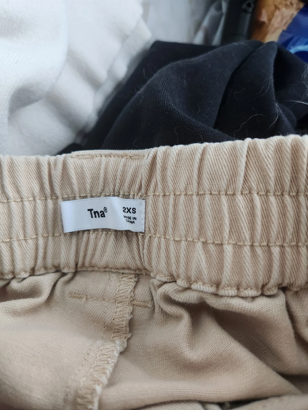 Aritzia TNA Beige Cargo Shorts with Belt 2XS - photo 2