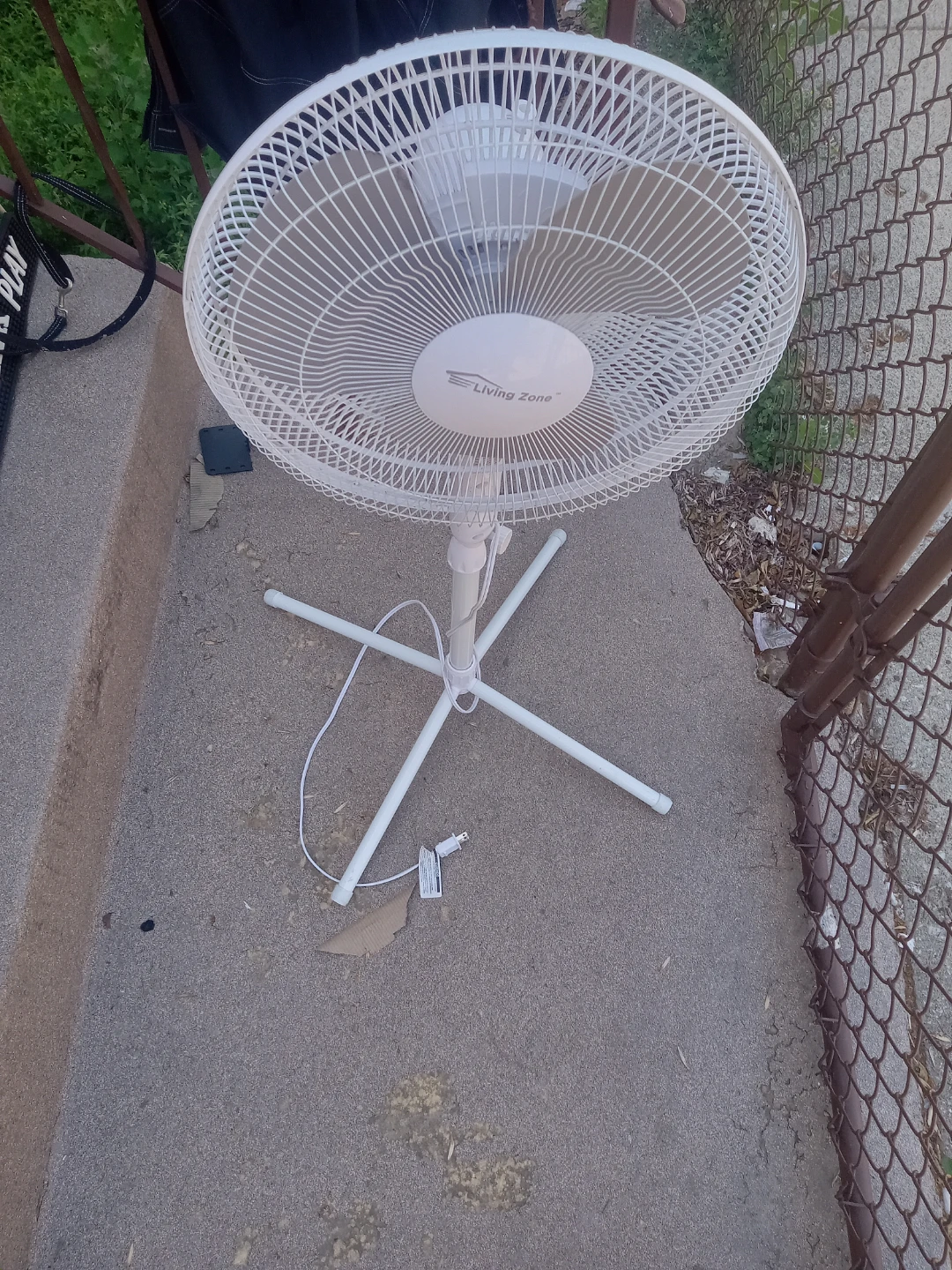Living Zone White Pedestal Fan - photo 2