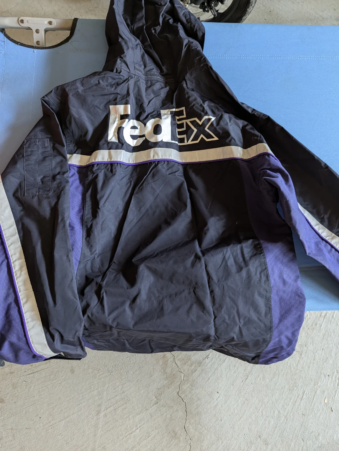 FedEx Jacket by VF Imagewear - Size RG-M - photo 2