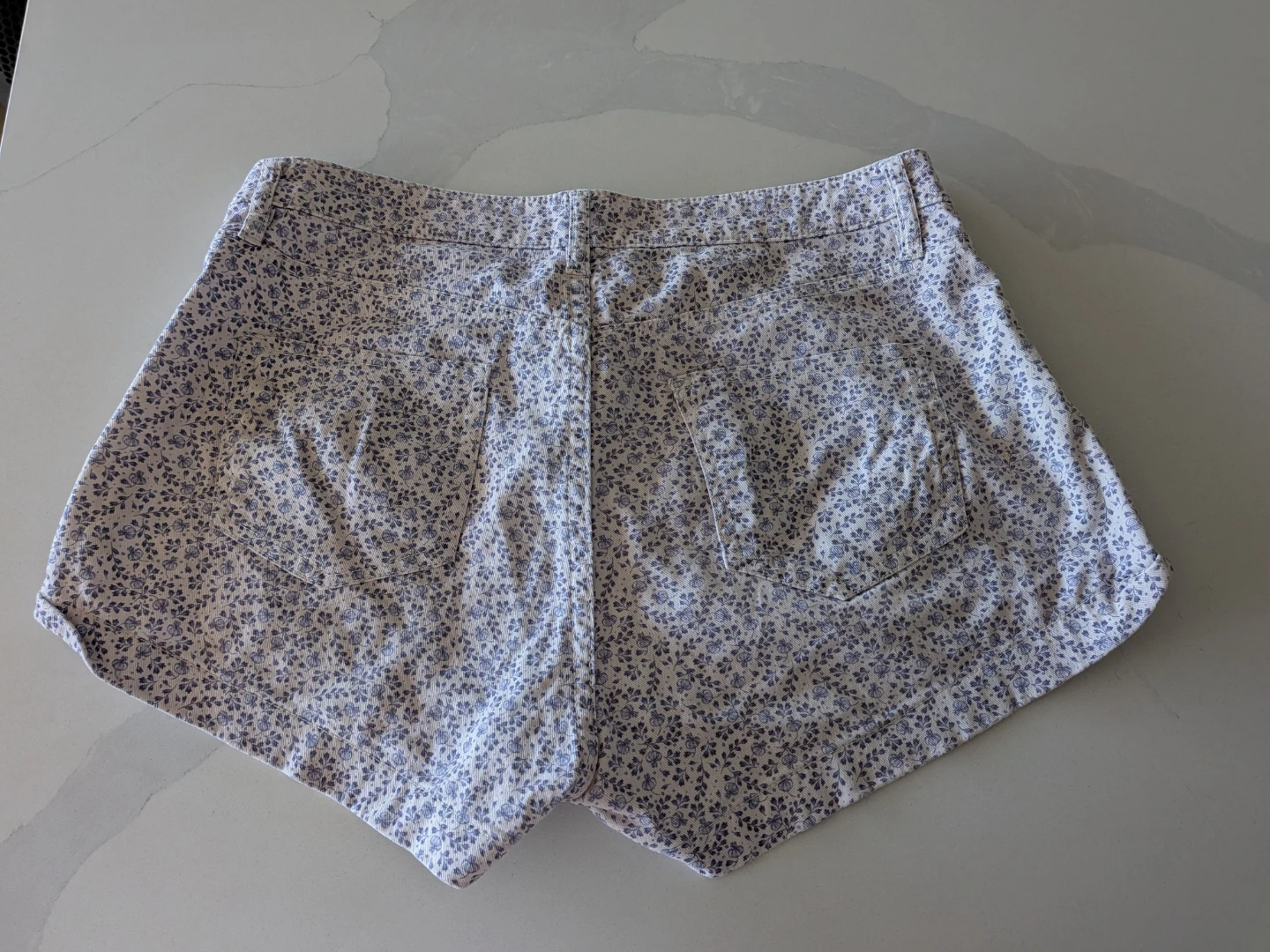 H&M Floral Denim Shorts Size 8 - photo 2