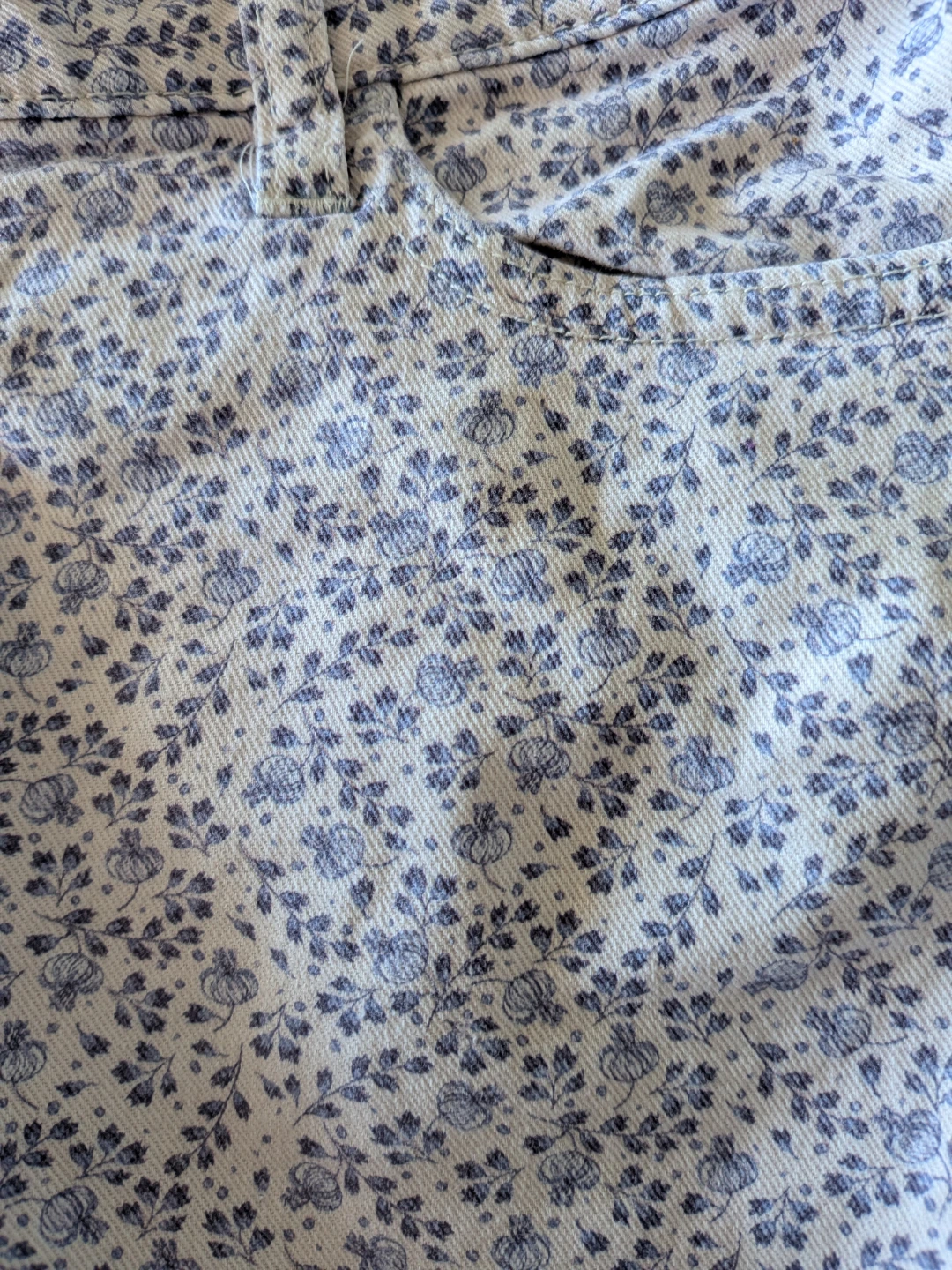 H&M Floral Denim Shorts Size 8 - photo 3
