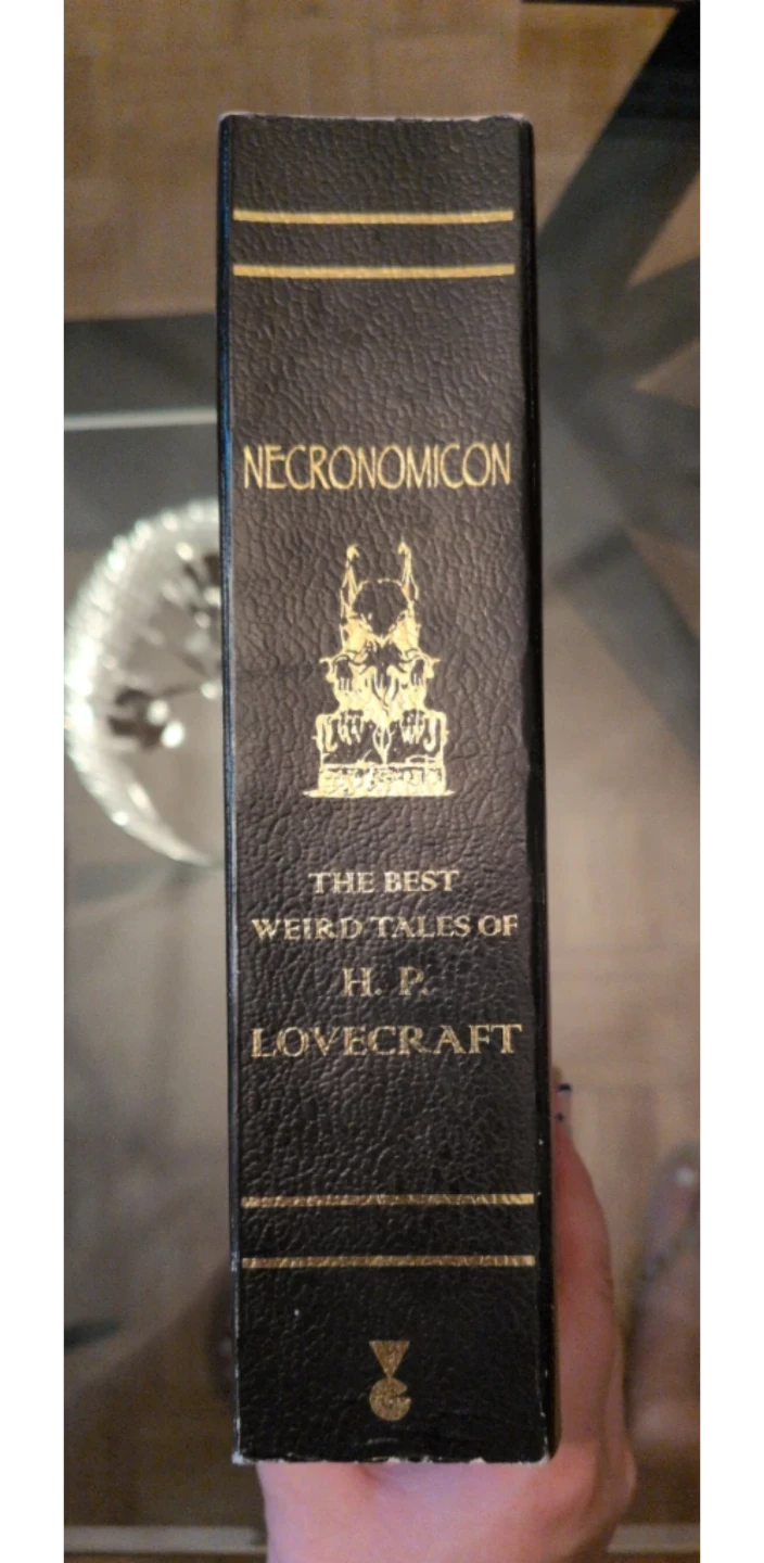 Necronomicon: The Best Weird Tales of H.P. Lovecraft - photo 2