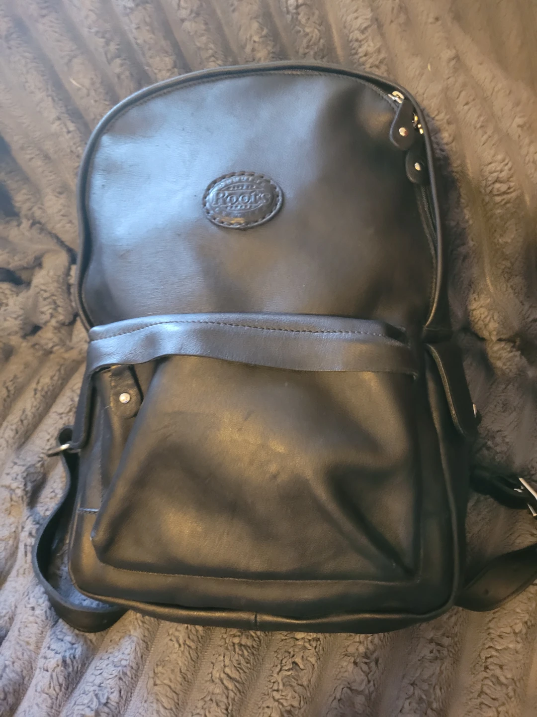 Roots Black Leather Backpack urban chic GUC