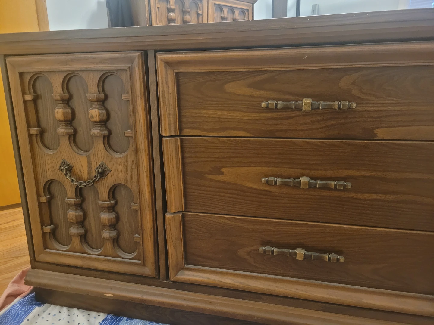 Wooden vintage dresser - photo 2