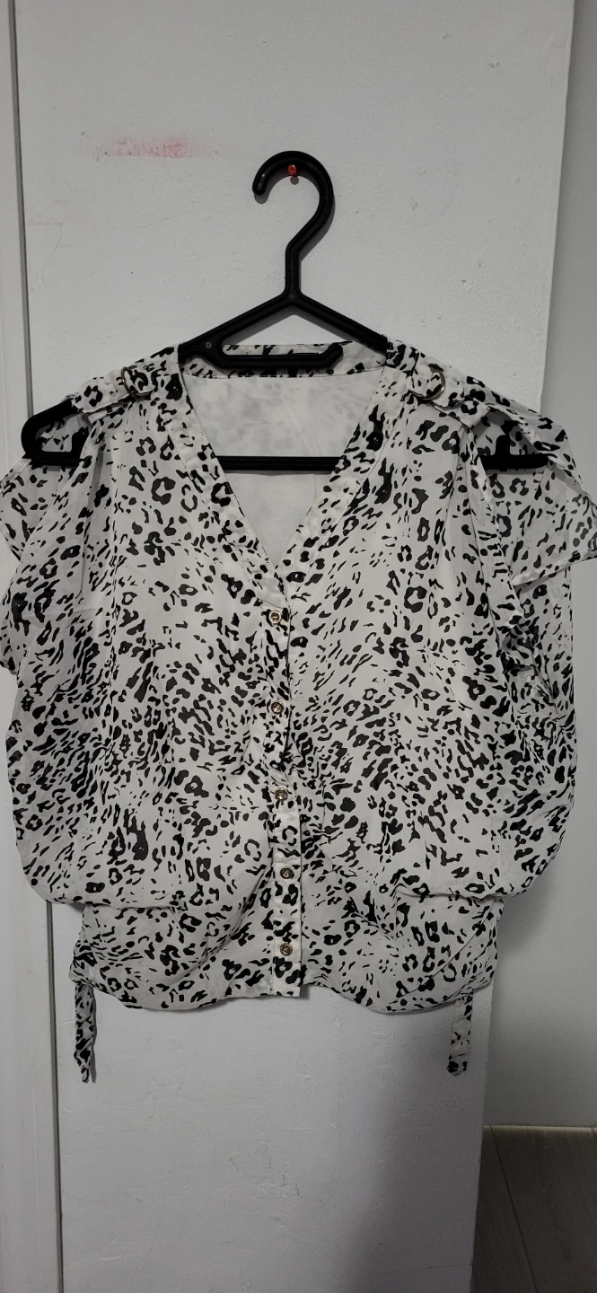 Suzy Shier Women's Cheetah Print Blouse⚽