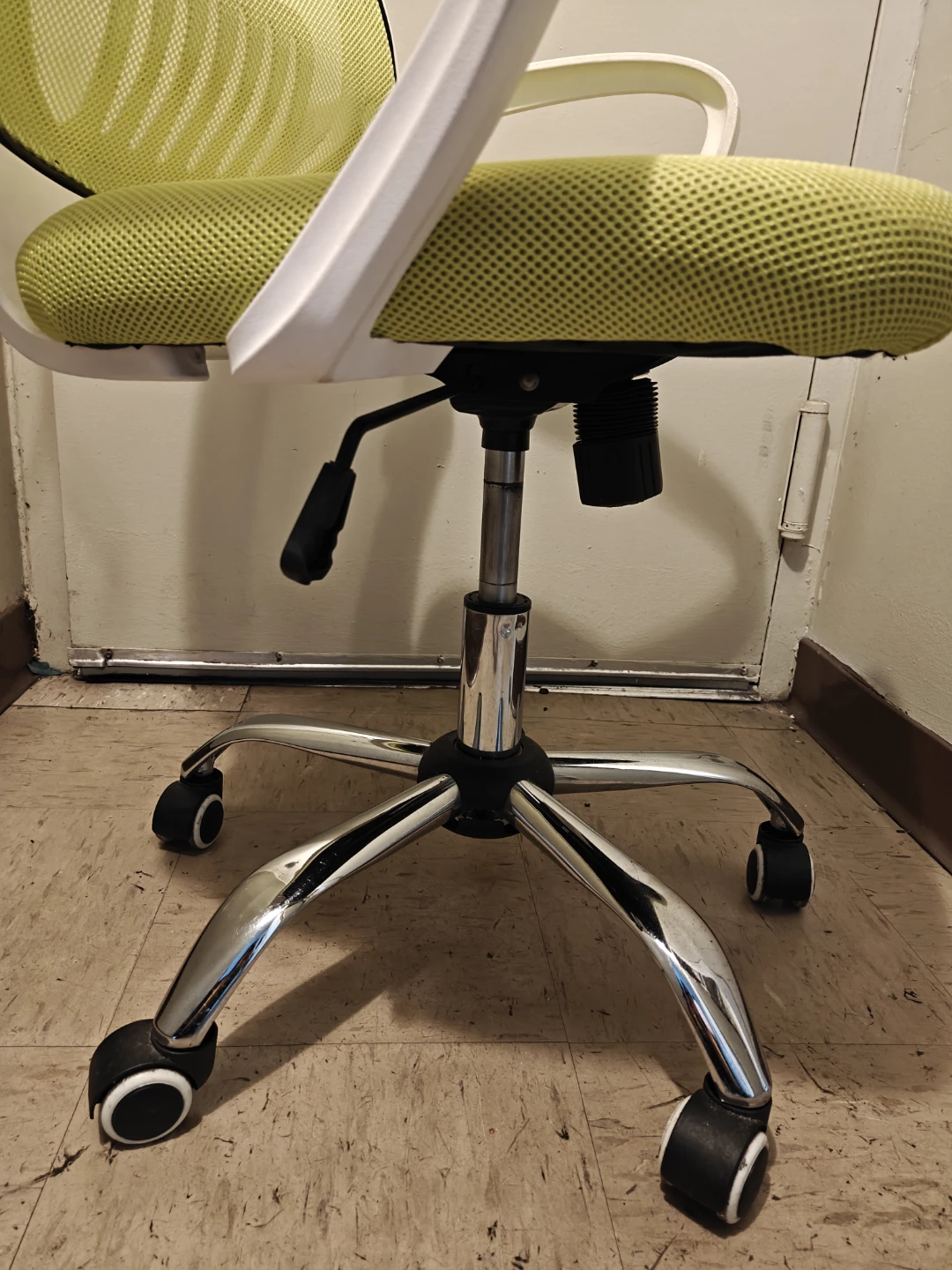 Office Chair - Mesh Back & Padded Seat - photo 3