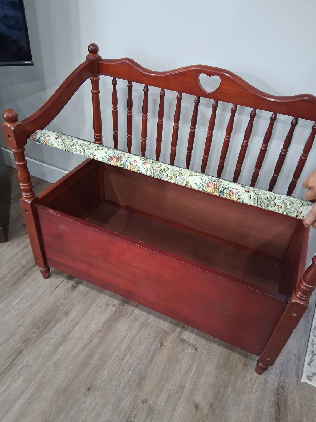 Wooden storage bench with floral cushion - photo 3