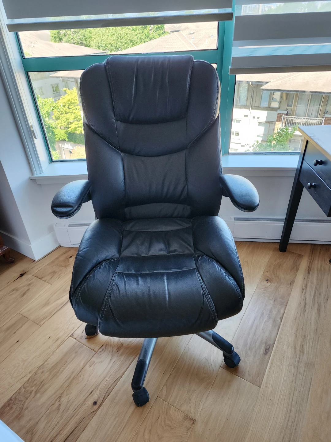 Desk and chair - photo 2