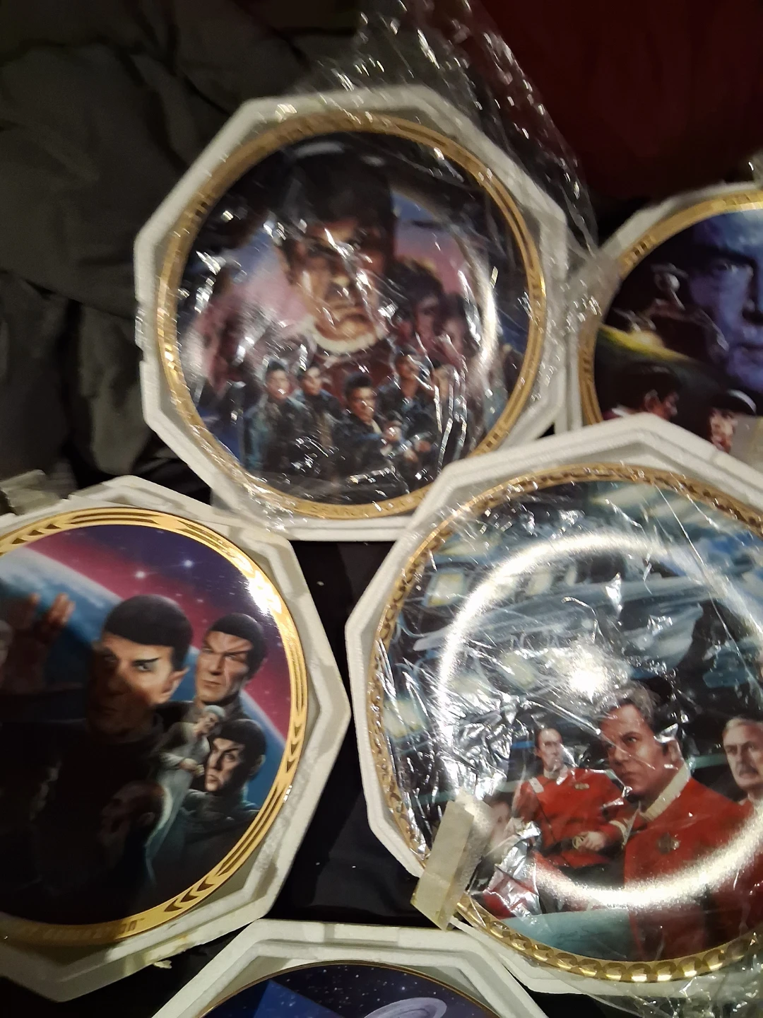Collection of Star Trek & James Bond Decorative Plates - photo 2