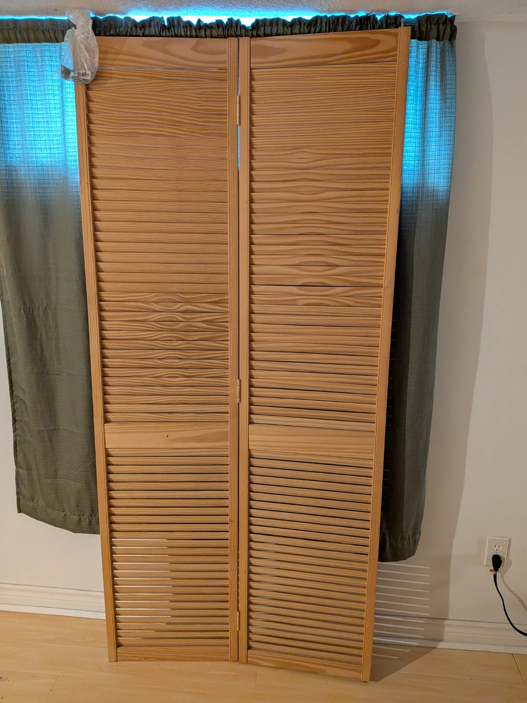 Wooden Bi-Fold Louvered Doors - 35.5" x 78"