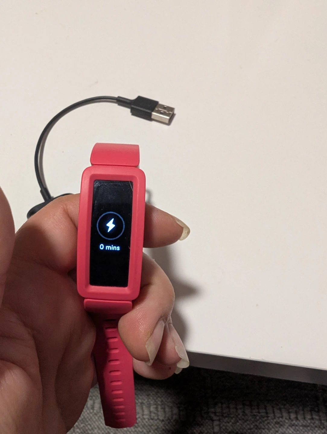 Kids Fitbit (older model) pink strap with charger - photo 4