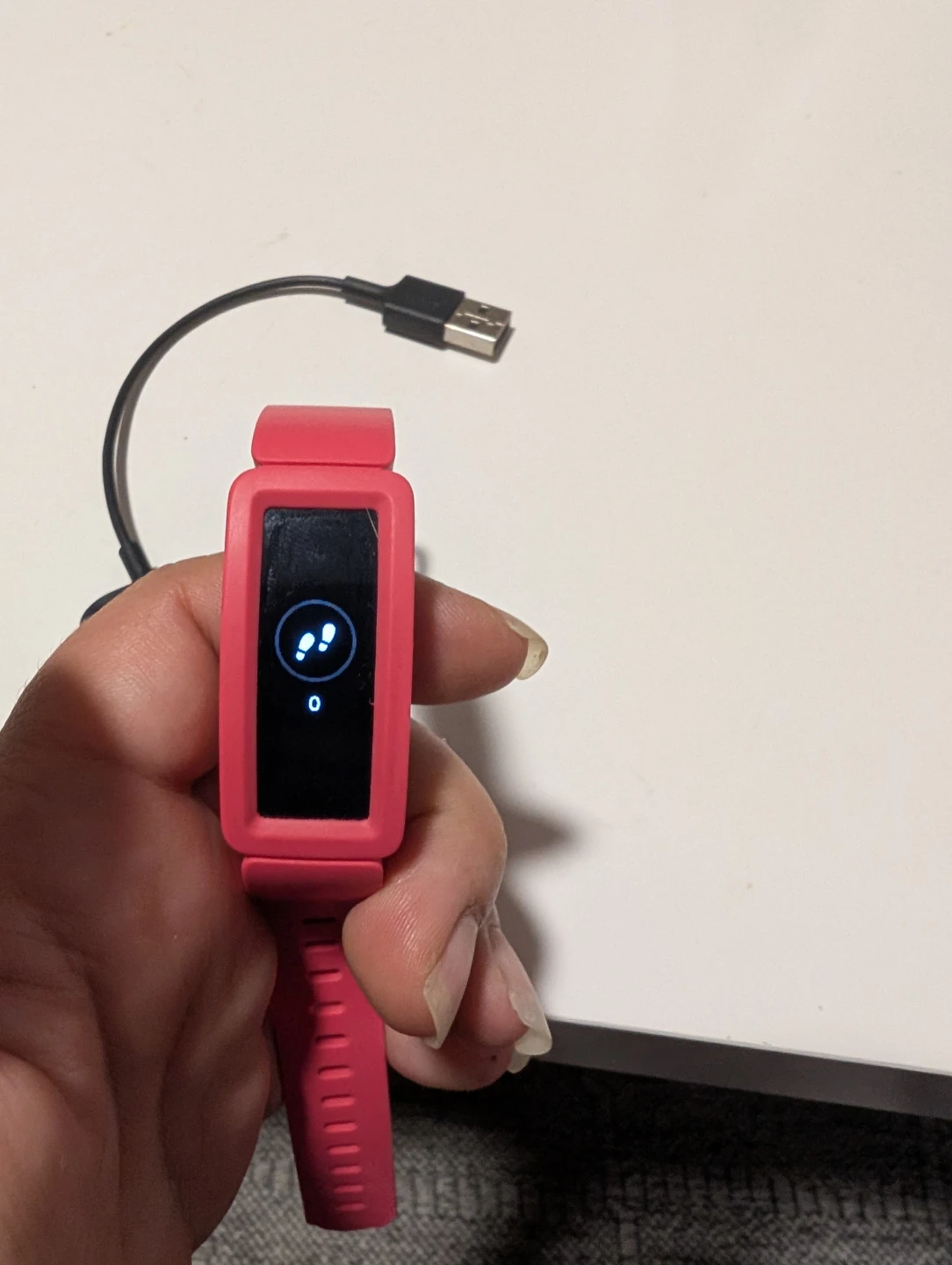 Kids Fitbit (older model) pink strap with charger - photo 5
