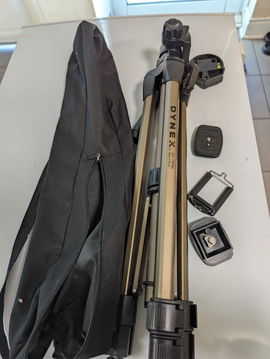 DYNE 3-Section Tripod with Bag