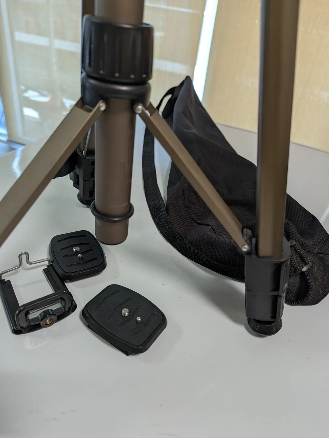 DYNE 3-Section Tripod with Bag - photo 5