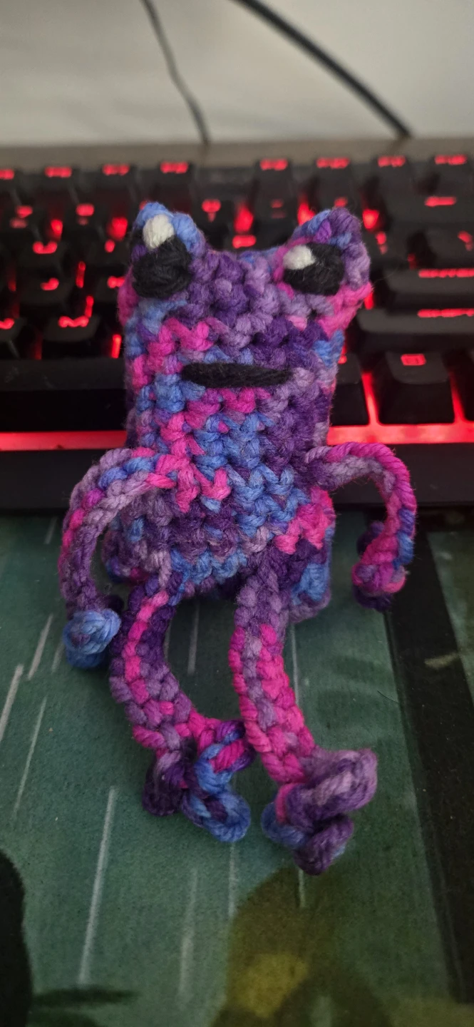 Handmade Crochet leggy frogs - photo 3