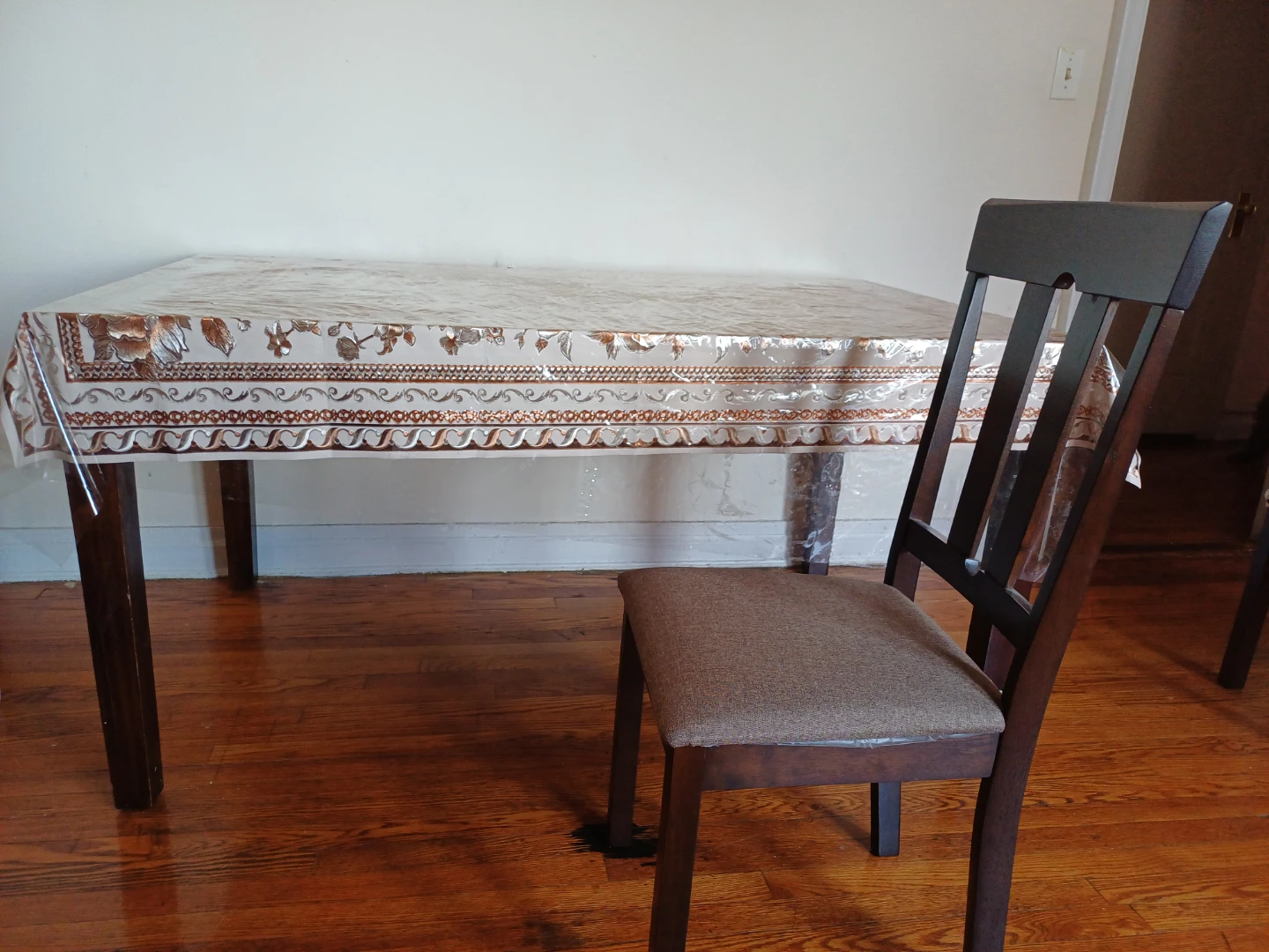 Dining Table with 6 Chairs