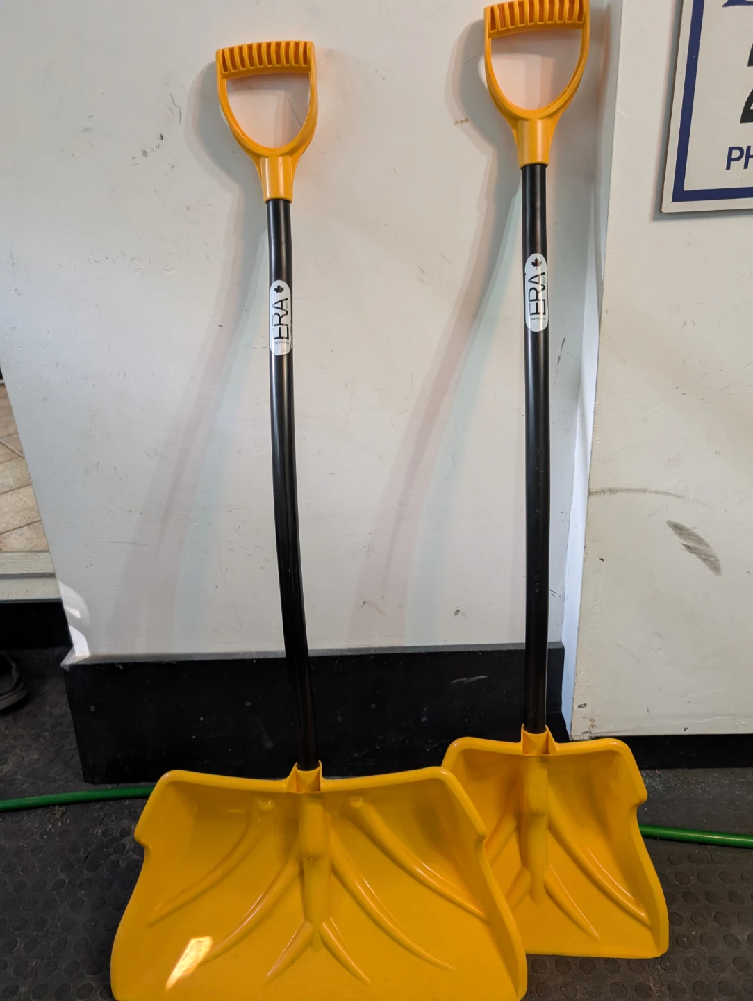 ERA Snow Shovels - Set of 2 - photo 2