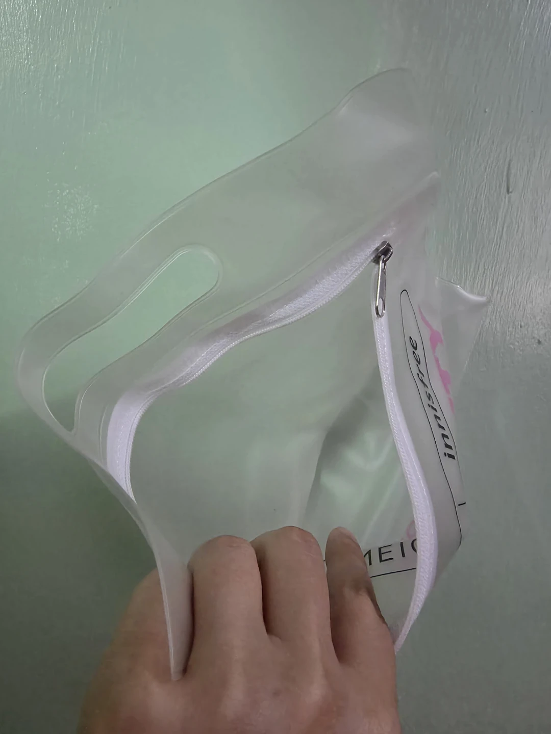 Innisfree Laneige Clear Beauty Pouch - photo 3