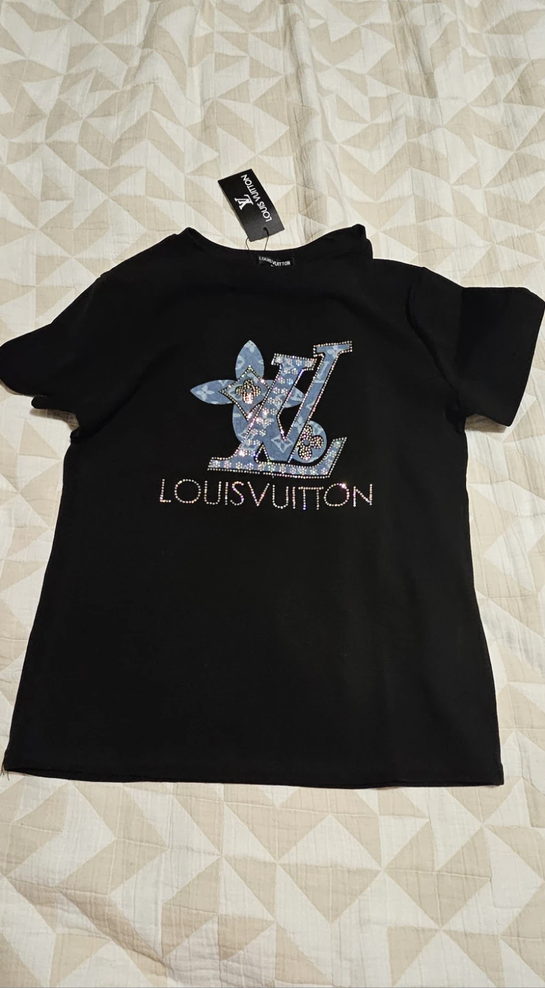 Louis Vuitton T-Shirt and Shorts Set - photo 2