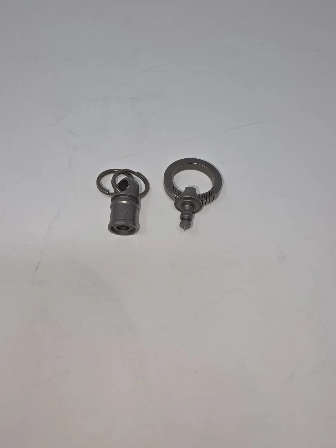 Titanium EDC Quick Release Keychain ⚽️ - photo 3